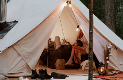 Rezerva Online cortul de glamping in gradina Ielelor